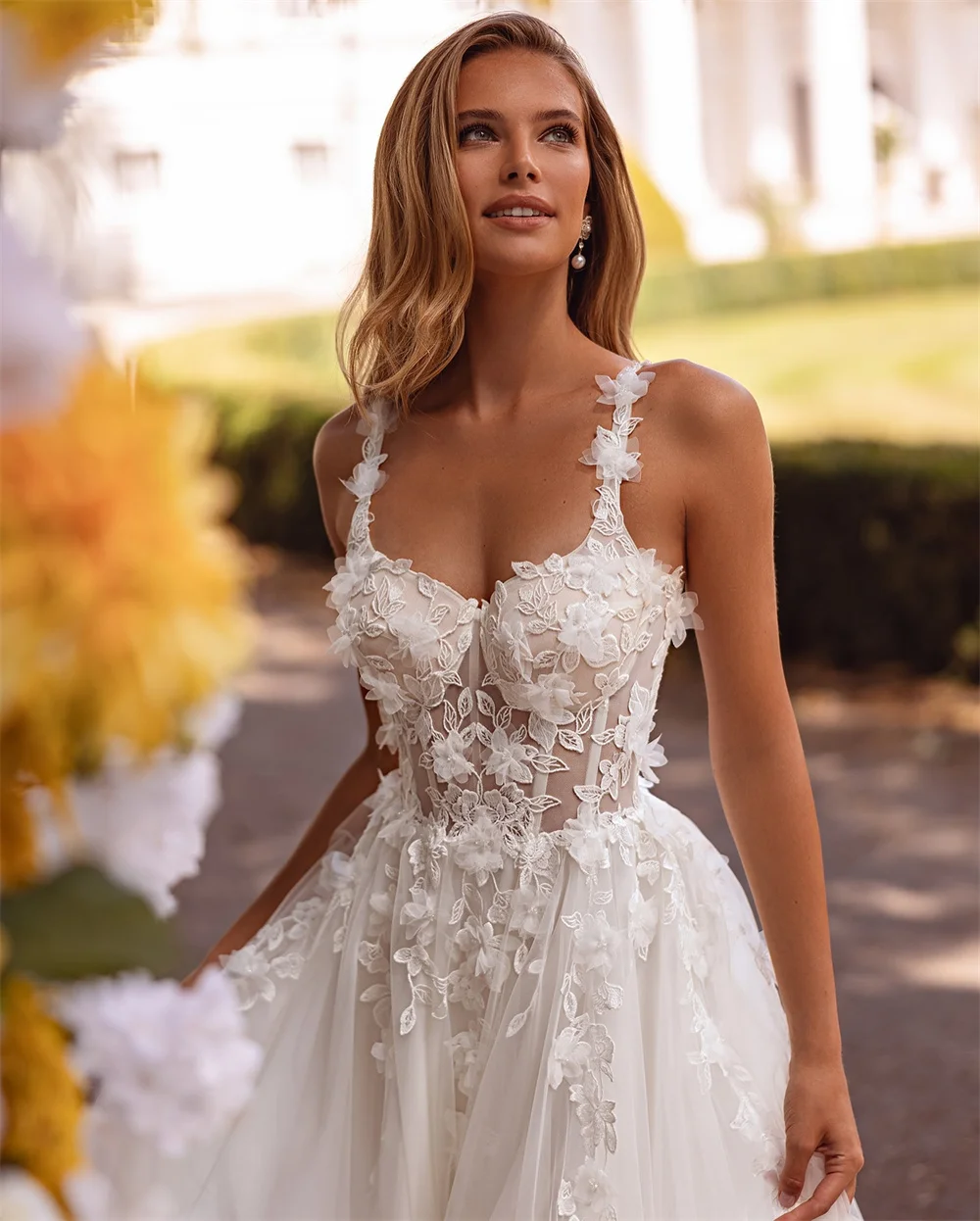 Vestidos de novia con tirantes finos blancos personalizados de Tokio, sin mangas, con cremallera trasera, vestidos de novia de flores 3D, vestidos de novia de tul con corte en A