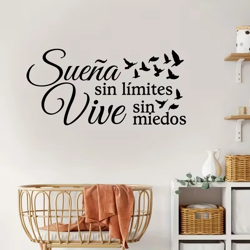 A Spanish Inspirational Quote Wall Sticker That Symbolizes Dreams Without Limits, Perfect for Decorating Your Study, Bedroom, Or