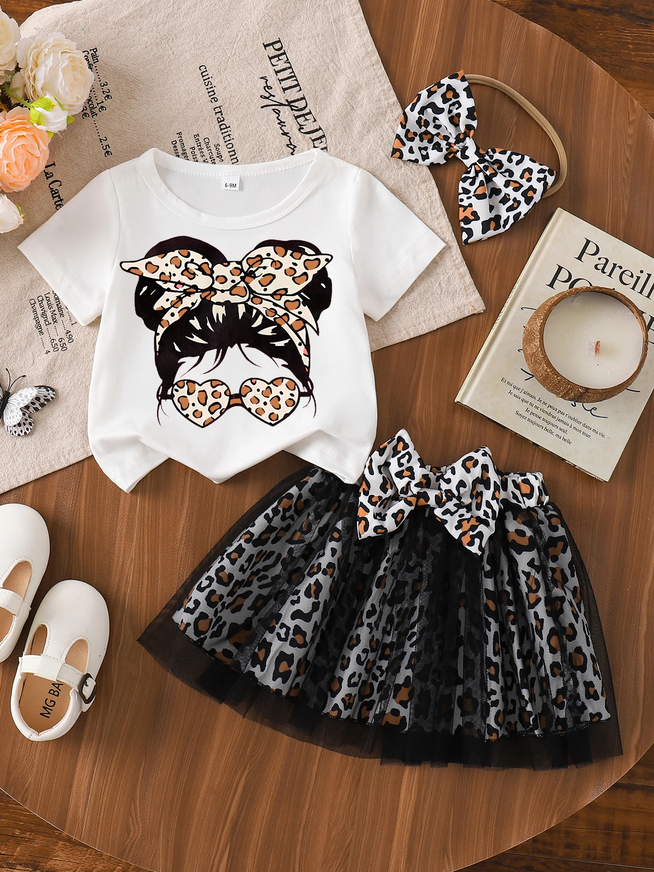 

Комплект одежды для новорожденных девочек 0-2 лет: футболка с леопардовым принтом, леопардовая юбка с бантом и повязка на голову, 3 предмета.