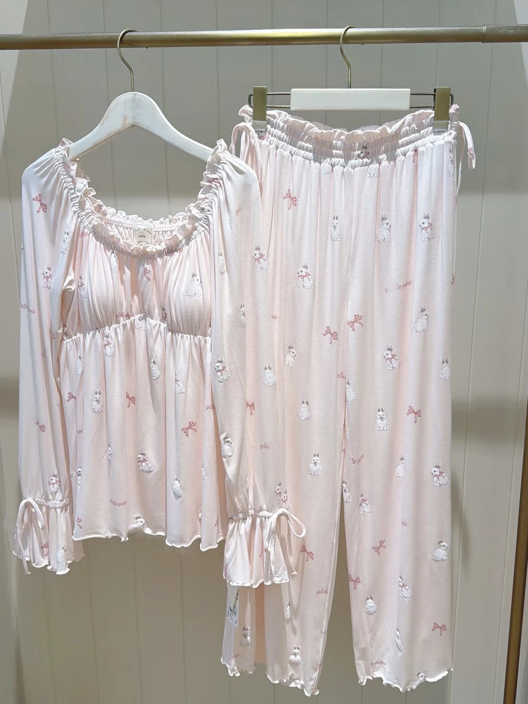 japanese-style-four-seasons-rabbit-home-clothes-women's-thin-long-sleeve-loose-pants-home-clothes-soft-round-neck-print-home