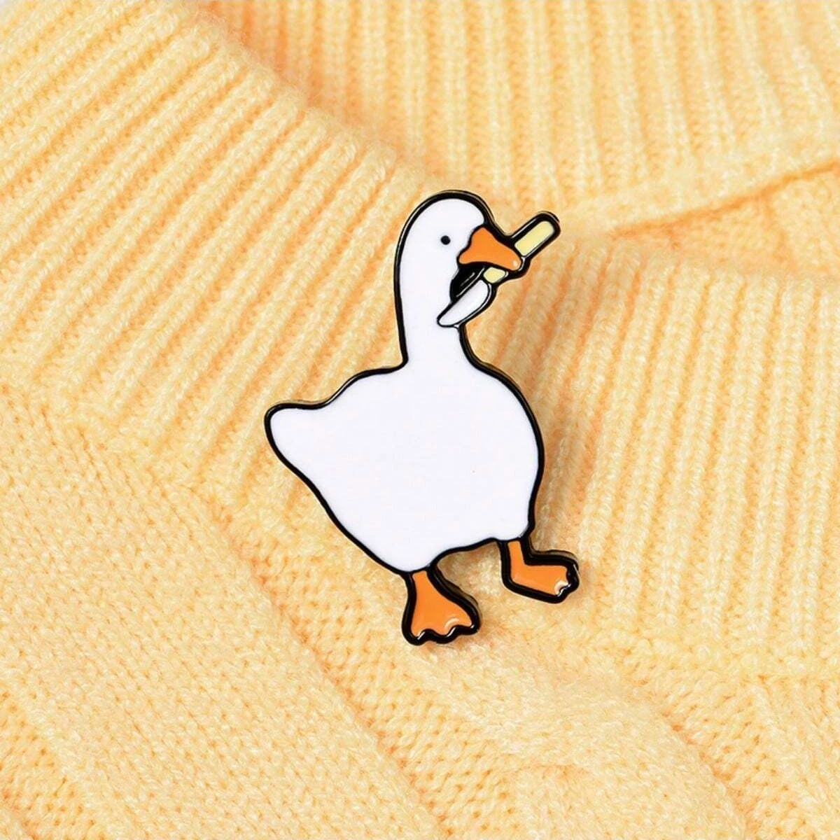 Funny White Goose Brooches Enamel Pins Cartoon Fat Duck with Knife Badges Backpack Hat Shirt Lapel Pin Jewelry Gifts for Friends