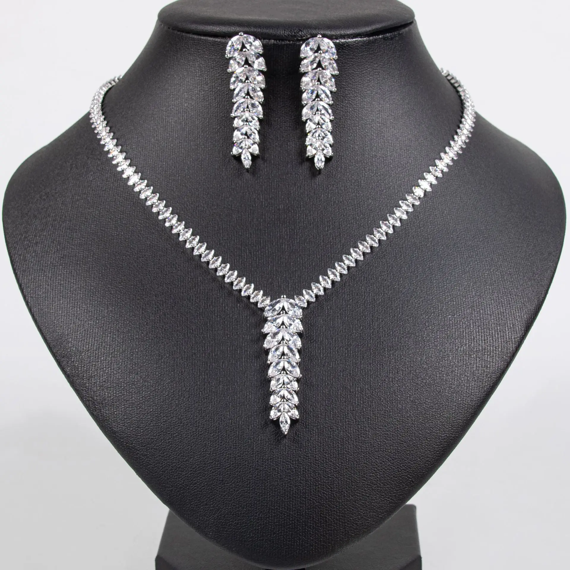 HIBRIDE New Elegant Long Necklace Pendant Earrings Maple Leaf Ladies Zirconia Jewellery Set Summer Party Event Festival S-611