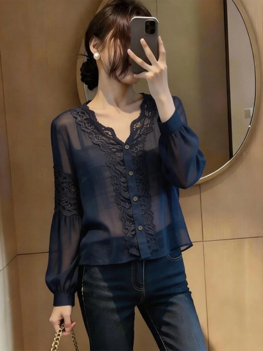 Fashionable Lace Patchwork V-Neck Shirt Women's Summer UV Protection Top Stylish Versatile Commute Wind Long Sleeve Pure Color