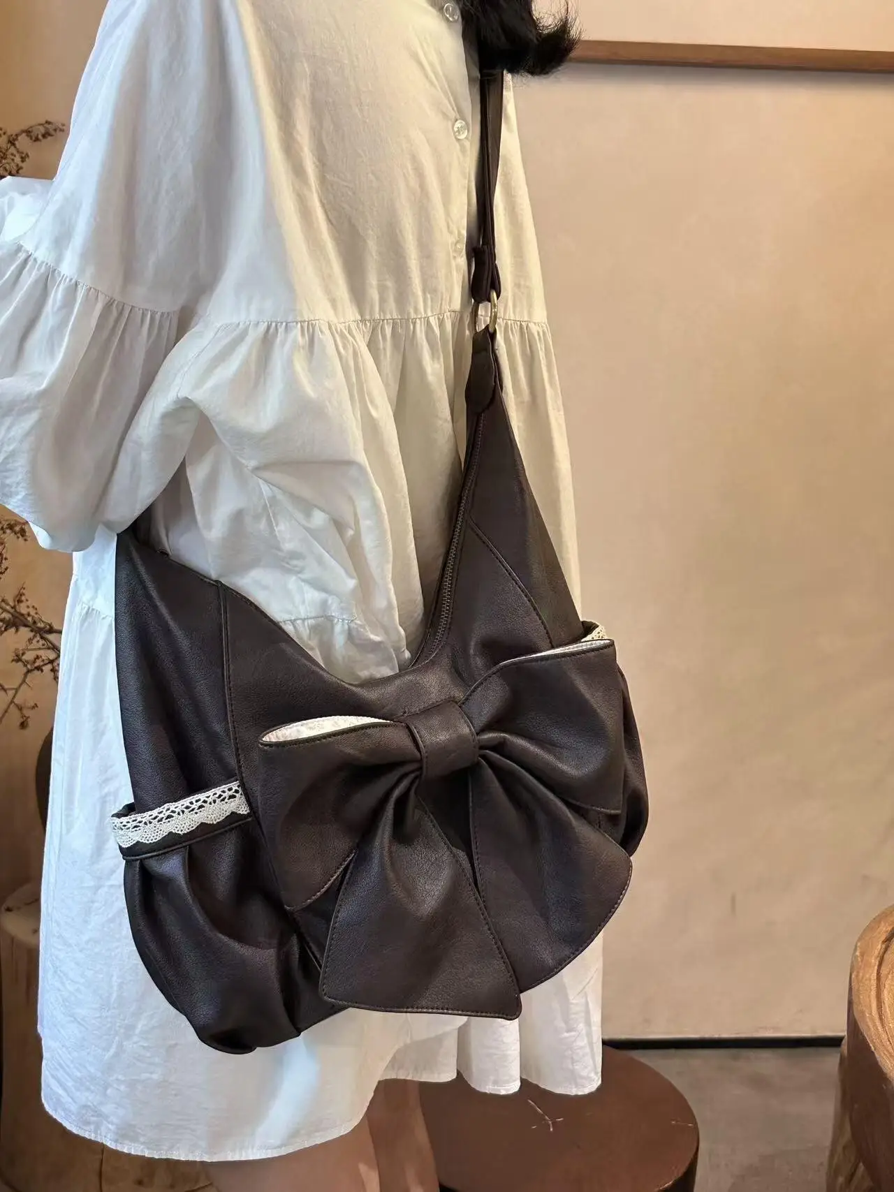 

Casual Lace Knot Soft Leather Single oulder Bag for Women Large Capaci Commuter Bag Vintage Crossbody Bag