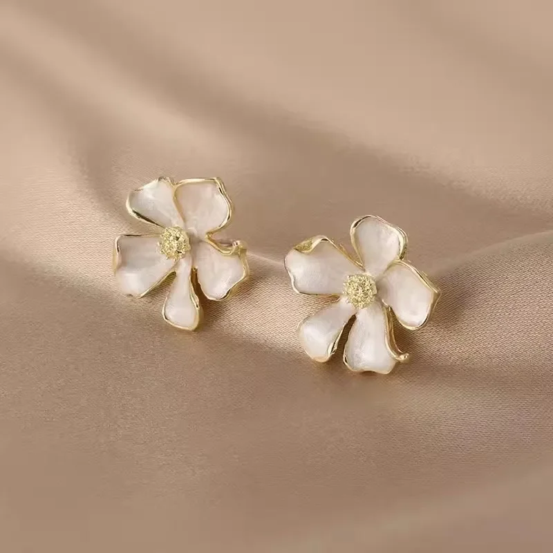 Enamel Gardenia White Color Flower Exquisite Stud Earring for Women Simple Personality Jewelry Girl Gift