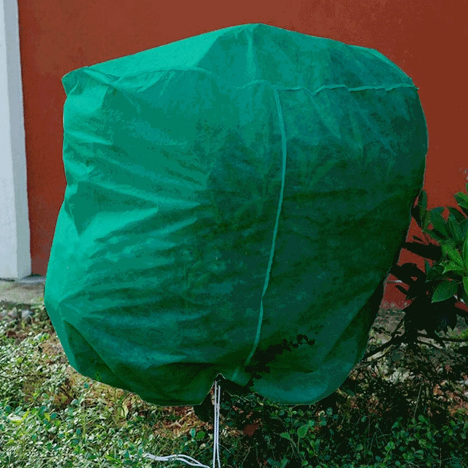 

Winter Plant Protective Cover Non-Woven Frost Proof Snow Resistant Drawstring Design for Outdoor Fruit Trees Shrubs Potted