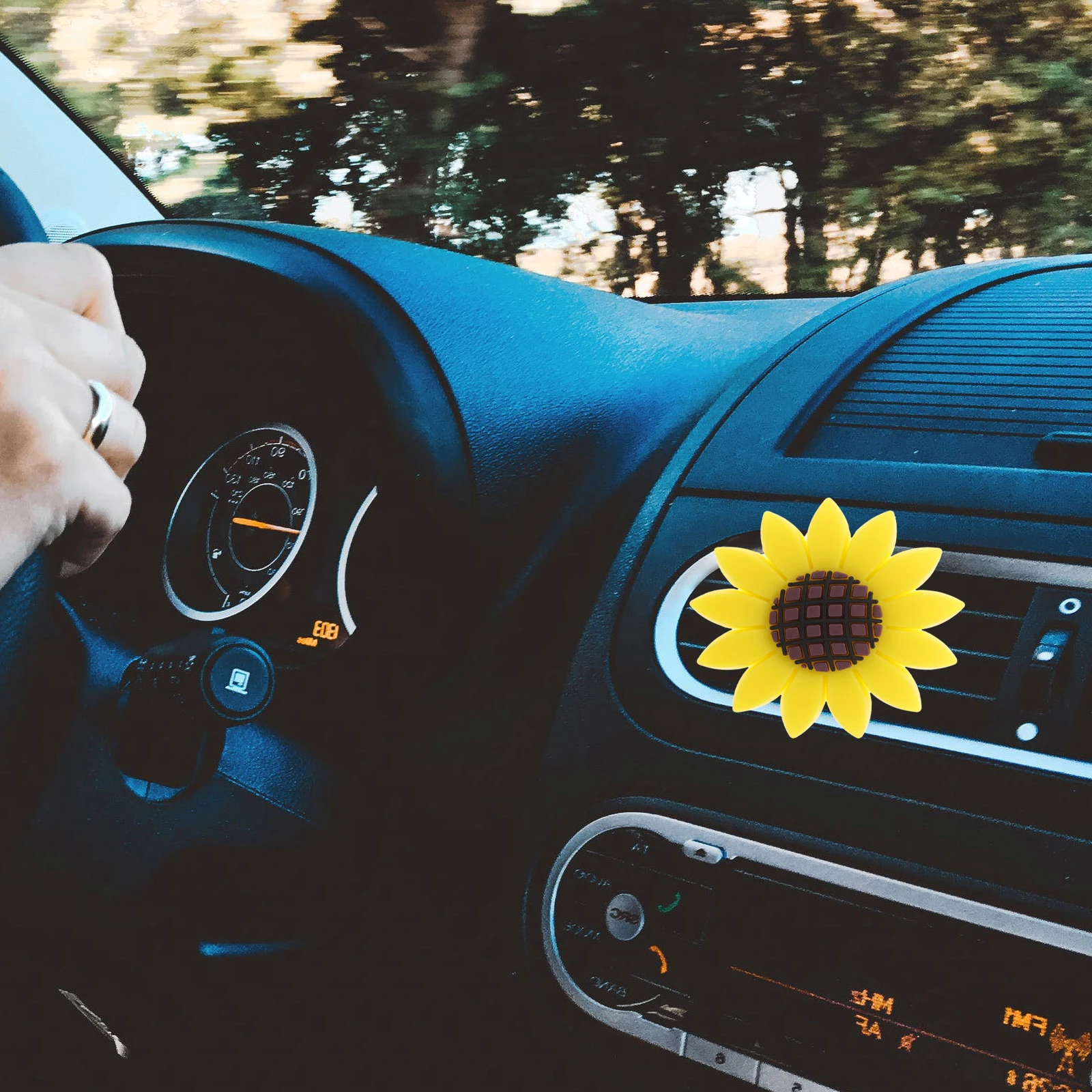 

4Pcs Car Aromatherapy Clip Premium Rubber Scent Diffuser for Vent Air Freshener Compact Lightweight Long-Lasting Auto Decoration