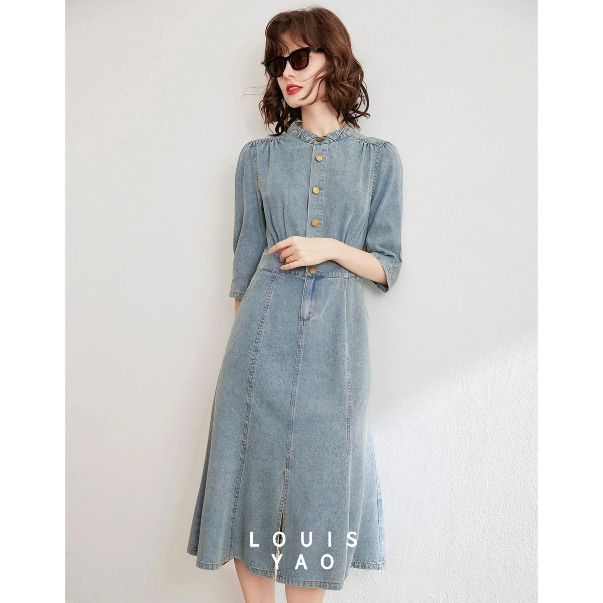 

Винтажное джинсовое платье LOUISYAO с пуговицами и воротником-стойкой, женское, весна 2025, приталенное, с рукавом 3/4, повседневное, миди, хит продаж