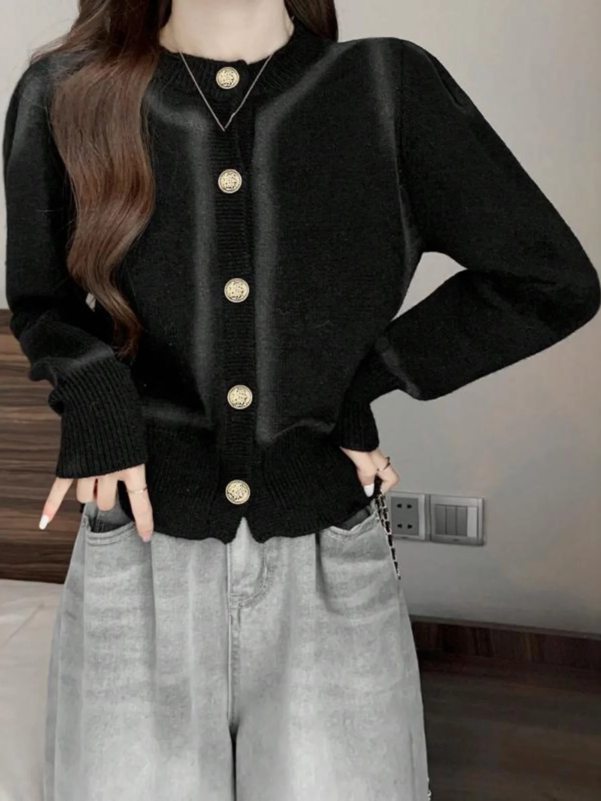 เสื้อคาร์ดิแกนไหมพรมถักแบบติดกระดุม ดีไซน์ย้อนยุค เซ็กซี่ อุ่นสบาย เหมาะสำหรับฤดูใบไม้ผลิ ฤดูใบไม้ร่วง และฤดูหนาว เสื้อผู้หญิงแฟชั่น