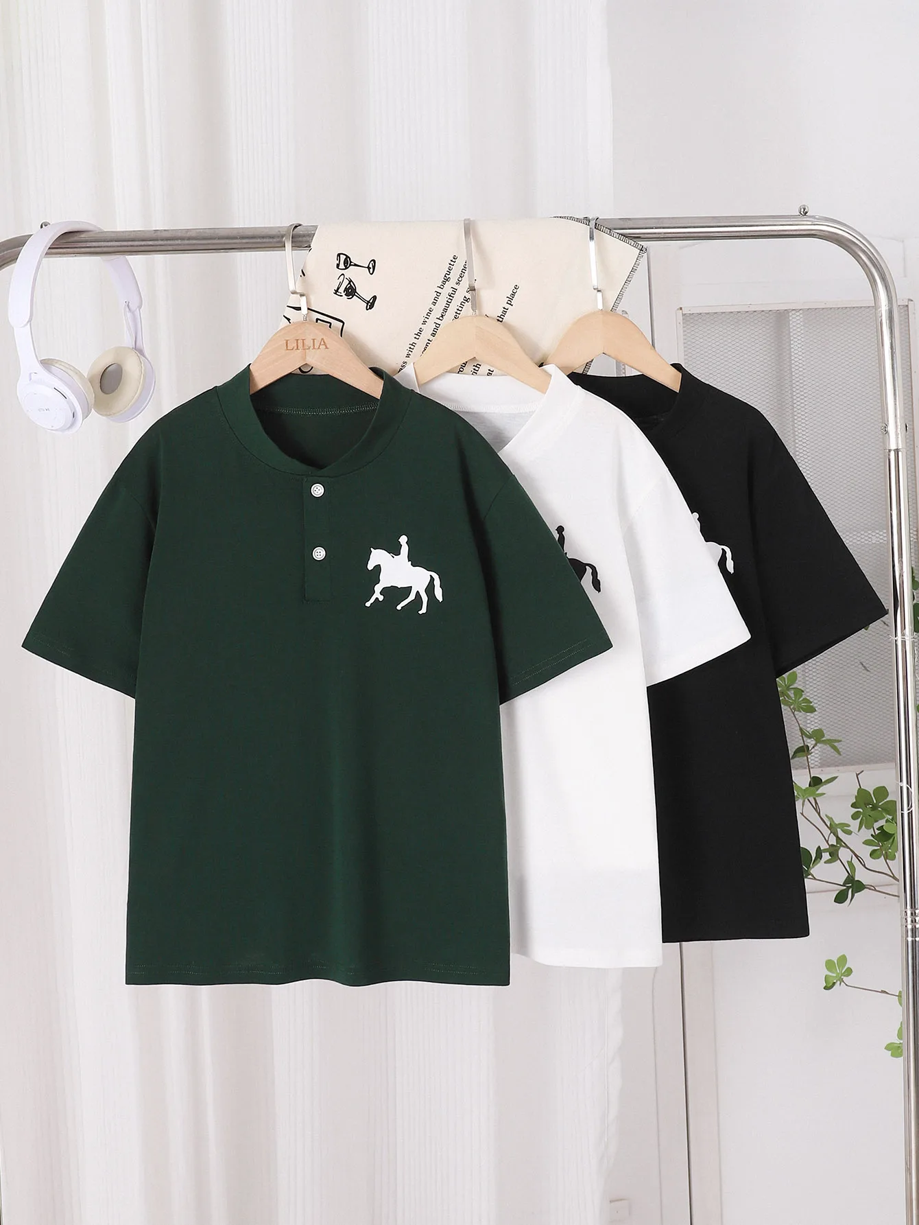 

Three-Piece Boys' Fashion Shirts with Stand-Up Collar and Button Design, Fashionable Printed Youth Casual Elegant Short-Sleeved Tops, Handsome