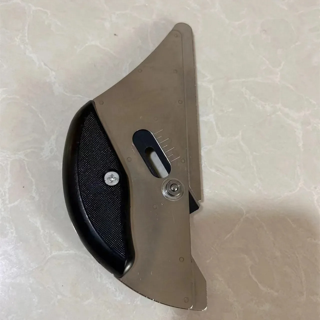 

Stainless Steel Carpet Cutter - Lawn Knife, Edge Trimmer, Side Cutting Tool, Quick Cutting Tool