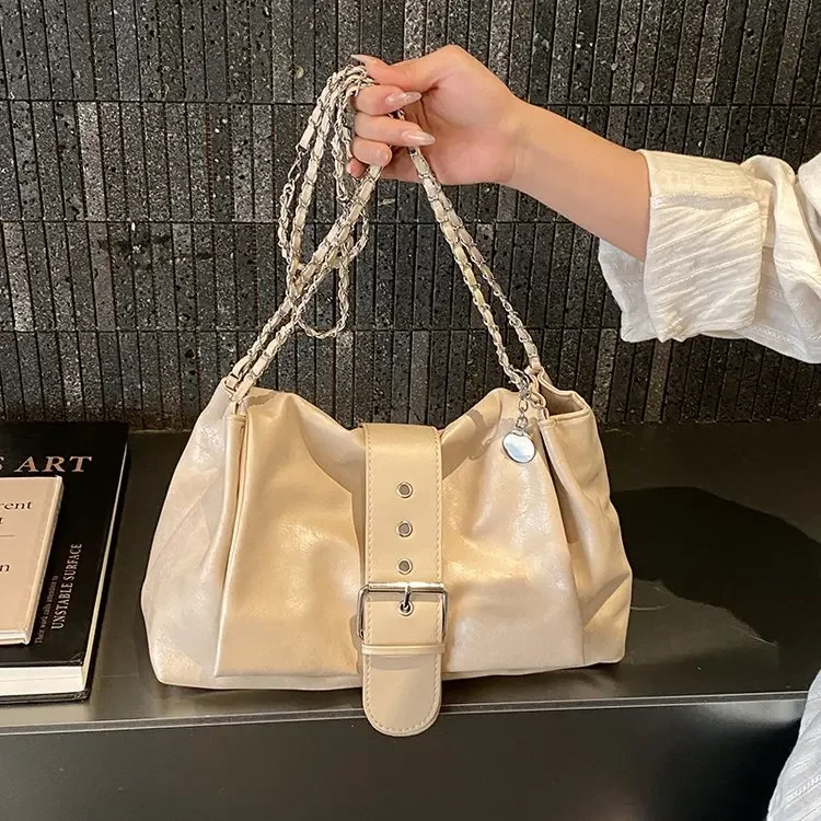 

2026 Fashion Personalized New Niche Shoulder Bag Trendy Foreign Locomotive Simple Retro Personalized Shoulder Oblique Span Bag