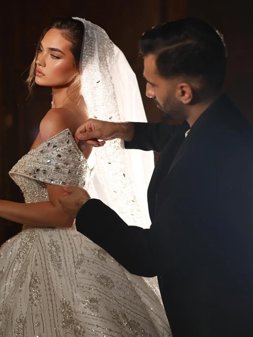 Robe de mariée brodée de perles, de luxe, en cristal, épaules dénudées, personnalisée, longueur au sol, à lacets, nouvelle collection