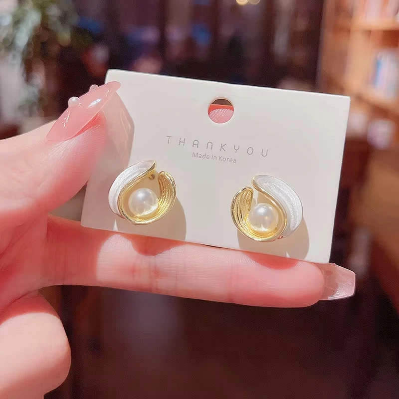 

FTCY Irregular Shell Stud Earrings for Women Imitation Pearl Earrings Wedding Women's Jewelry Birthday Gifts