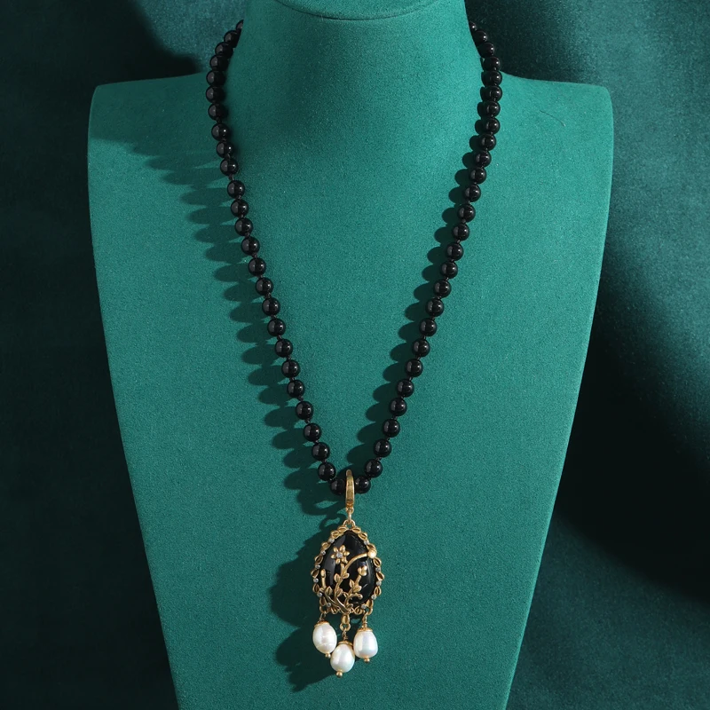 

Vintage Black Necklace Pearl Beads Flower Pendant Woman Gothic Natural Stone Antique Gold Color Retro Rhinestones Accessories
