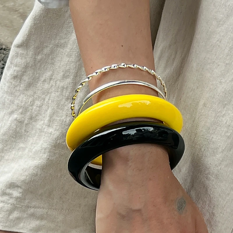 Ingemark 2 Stile Y2K Boho glänzende Harz Kunststoff dicke breite Armbänder für Frauen Trend Vintage Arm Armreif geeignet für Party täglich