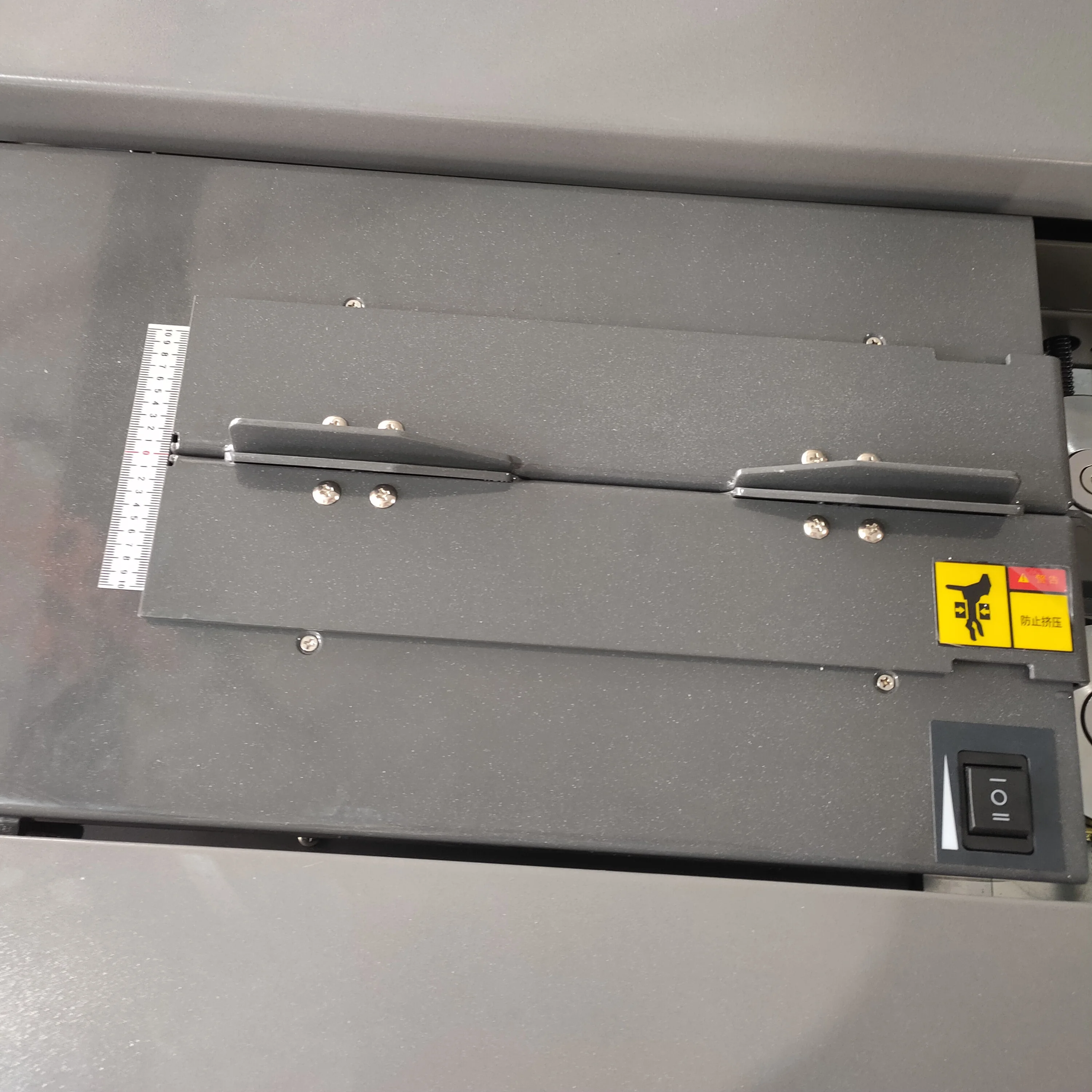 آلة تجليد الكتب الأوتوماتيكية C20 آلة تجليد الغراء لأوراق حجم A4 التغذية اليدوية