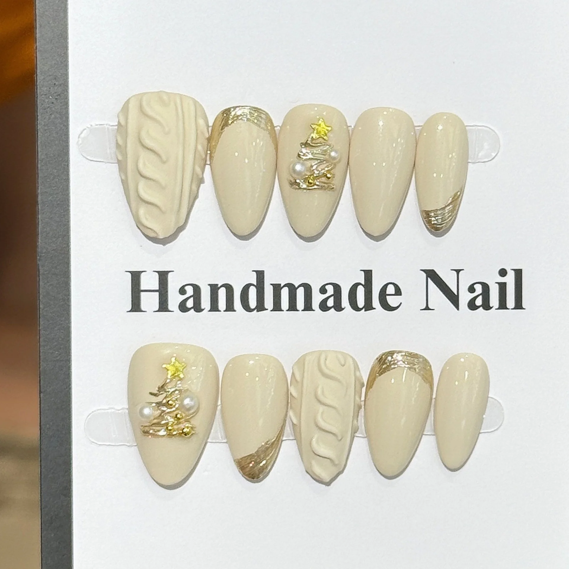 

10pcs Yellow Short Almond Handmade False Nails Art with Golden Pattern Design Press on Nails Tips Wearable Christmas Fake Nail