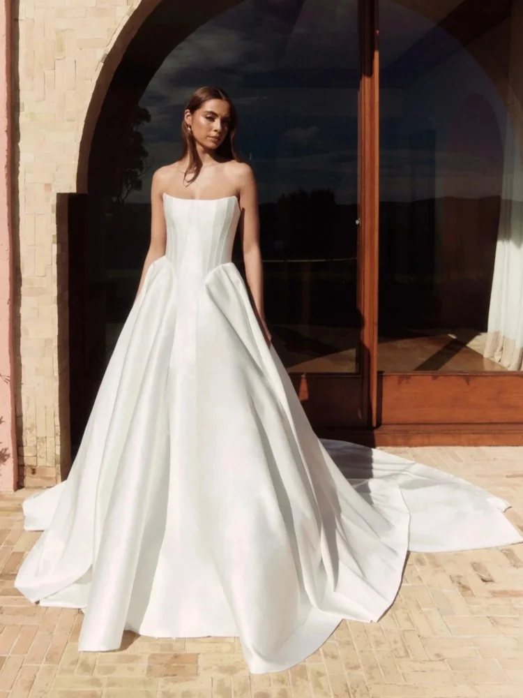 

Custom Imitation Satin Bridal Gowns Wedding Dresses Straight Neck Ballgown/Princess Silhouette Monarch Train Ball Gown Adjustab