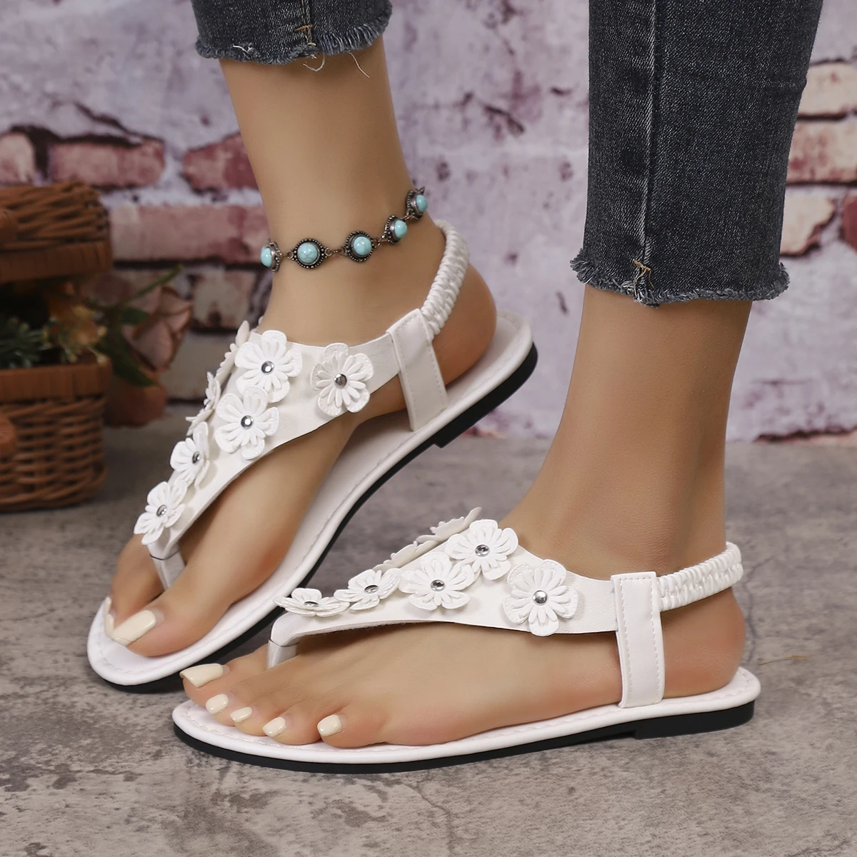 

2025 Women Sandals Lightweight Flower Decor Flat Sandals Casual Clip Toe Summer Shoes Comfortable Elastic Band Beach Shoes Women