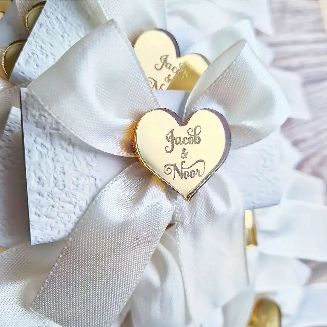 Pendentifs gravés personnalisés pour baptême de bébé, décor de coeur d\'amour, décoration de table de mariage, étiquette de faveurs, breloque à vin