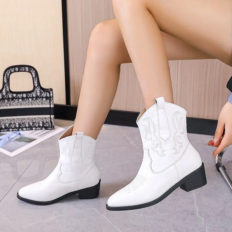 Botines Women Boots New Winter Boots Western Cowboy Boot Pointed Embroidered Knight Boot Retro High Heels Allmatch Ankle Botas부츠