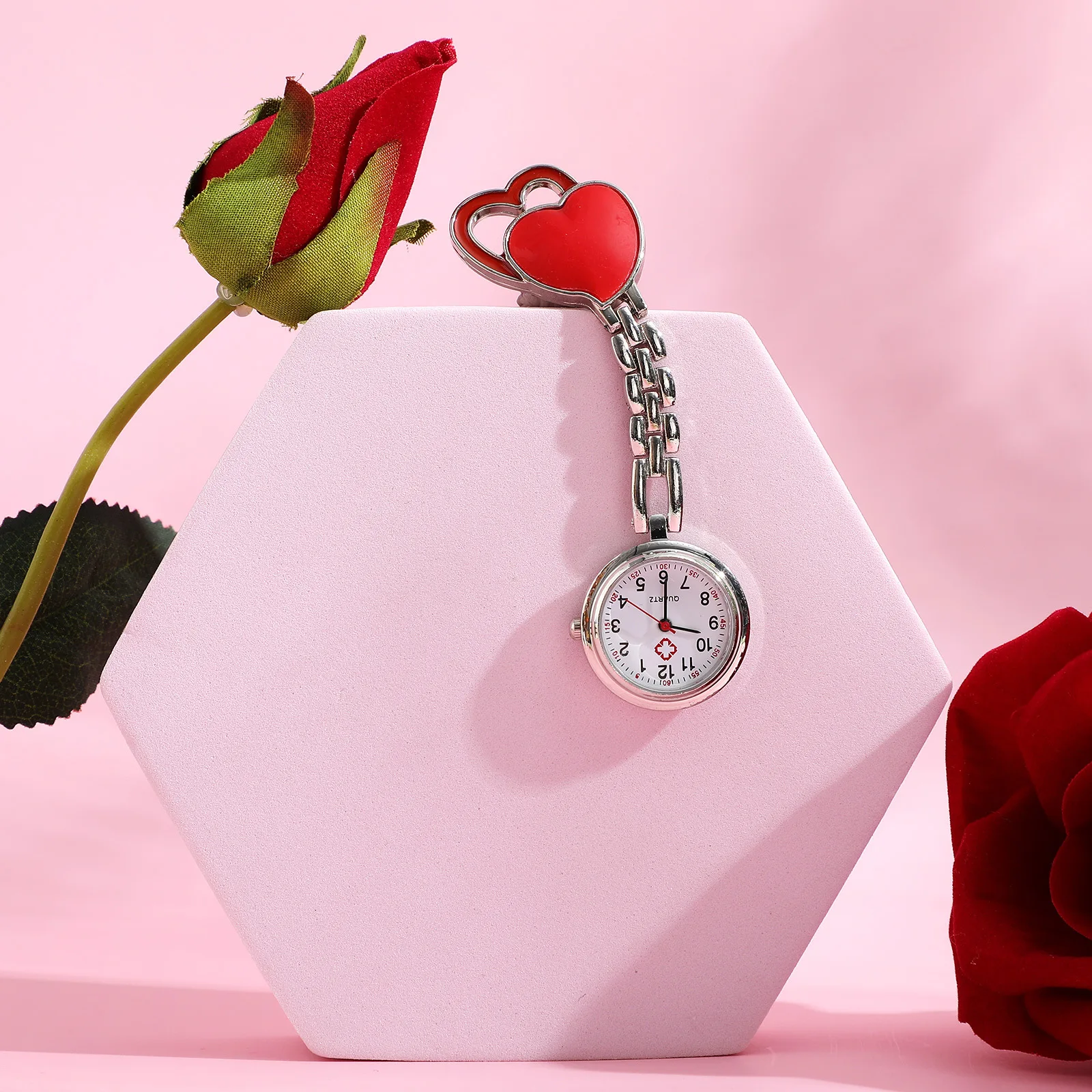 ساعة جيب ممرضة على شكل قلب أحمر متين وخفيف الوزن ومبتكر لتزيين الملابس