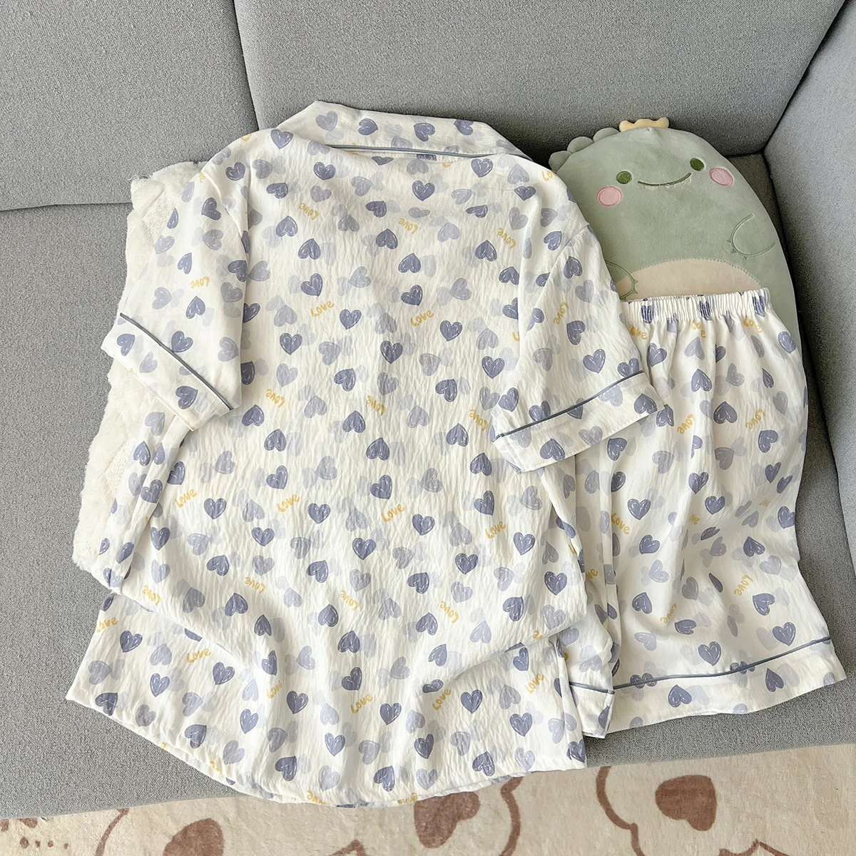 Women's Summer Thin Pajamas with Heart-Shaped Pattern, Short-Sleeved Shorts, Sweet and Cute, Can Be Worn Outside in Summer, Two-Piece Home Wear Set view 2