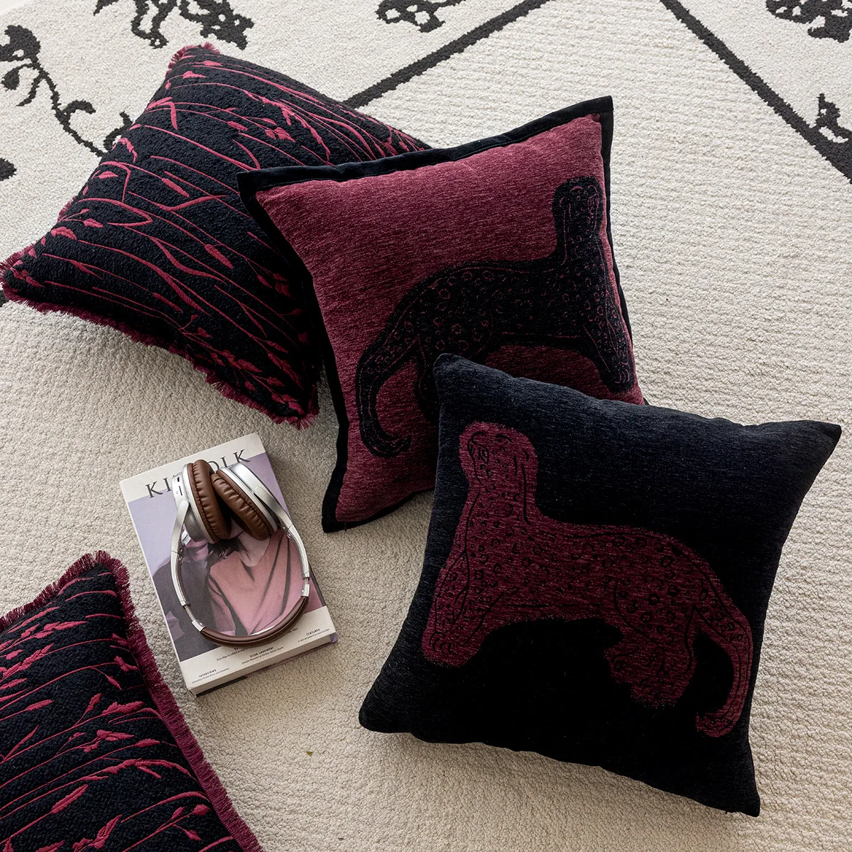 

Black Purple Retro Cushion Cover Light Luxury Tassel Edge Pillowcase Wheat Ear Embroidered Bedhead Sofa Pillow Covers Decorative