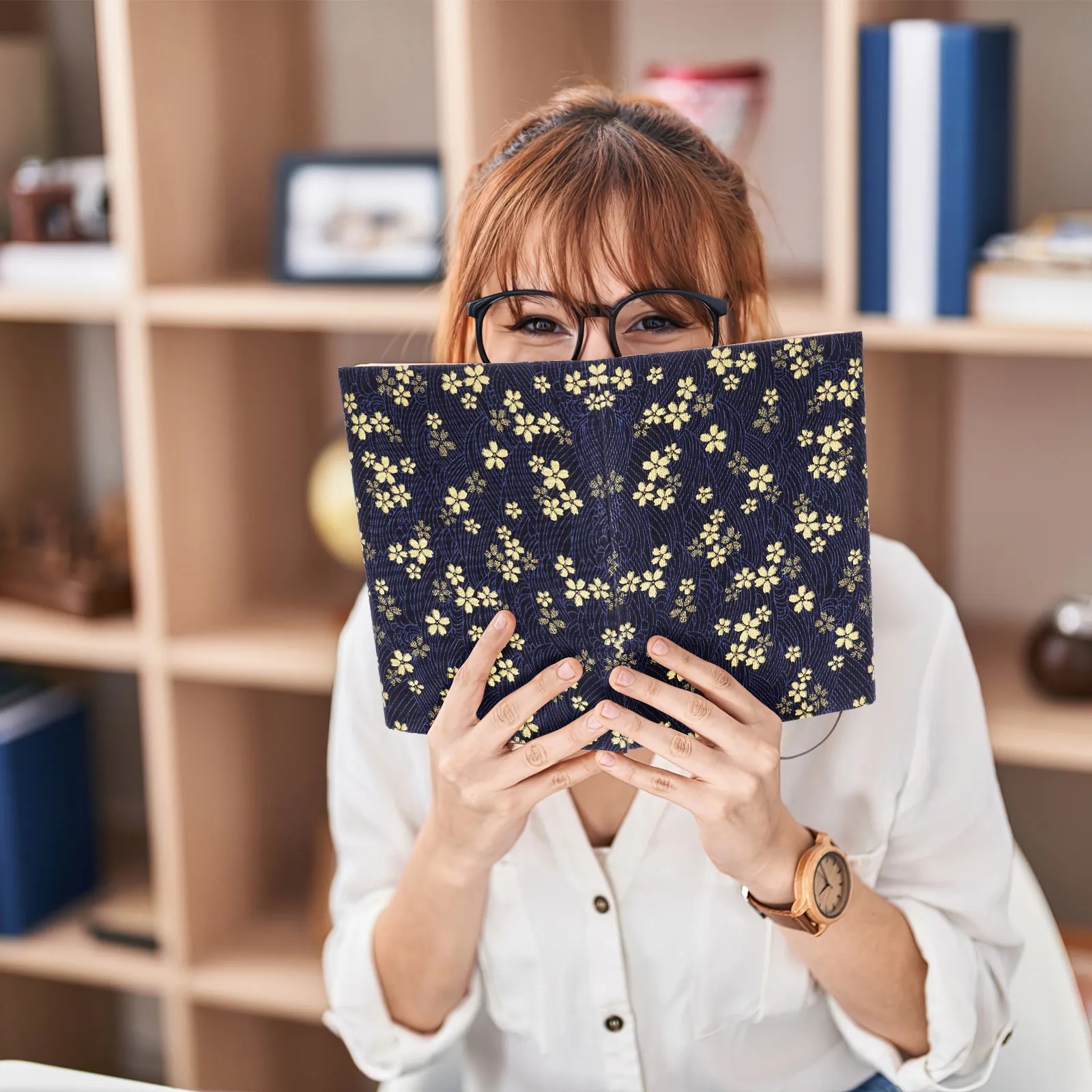 Exquisite Cloth Book Cover Gold Foil Pattern Non-Slip Adhesive Design Stylish Protective Book Sleeve for Student School Business
