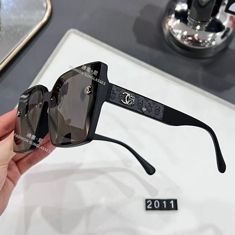 

​​2025 HD Polarized Luxury Sunglasses, UV400 Anti-Glare Lightweight Fashion Driving Y2K TikTok​​