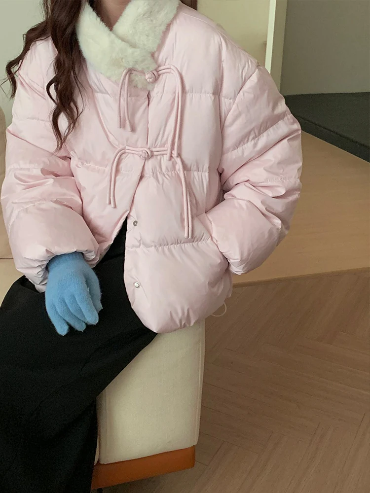 여성용 달콤한 스플라이싱 디자인 감각의 따뜻한 겨울 코트 새로운 중국 스타일의 단추 우아하고 다재다능한 다운 재킷