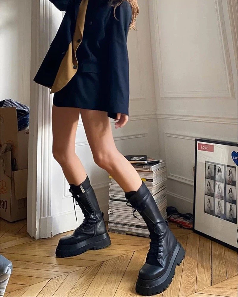 2025 Modische Chunky-Plateau-Motorradstiefel für Damen, Herbst-Winter PU-Leder Kniehohe Stiefel, Punk-Stil mit Dicker Sohle, Lange Botas – Detail 10