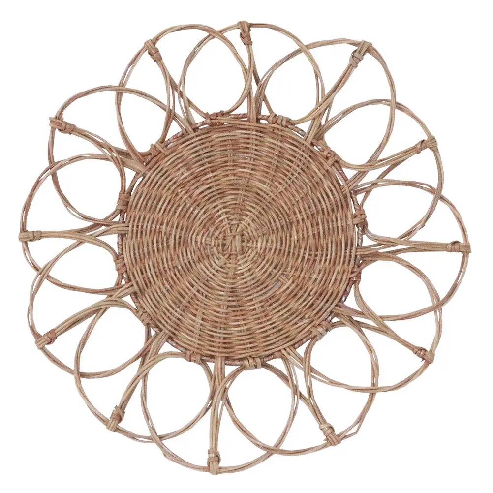 

1Pcs Rattan Woven Round Hanging Decoration Delicate Handmade Wall Pendant Creative Flower Modeling for Home Cafe Bar Restaurant