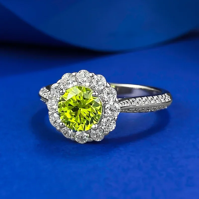 High Carbon Diamond Ring, Fashionable and Atmospheric in Europe and America, 6.0mm Apple Green Ring