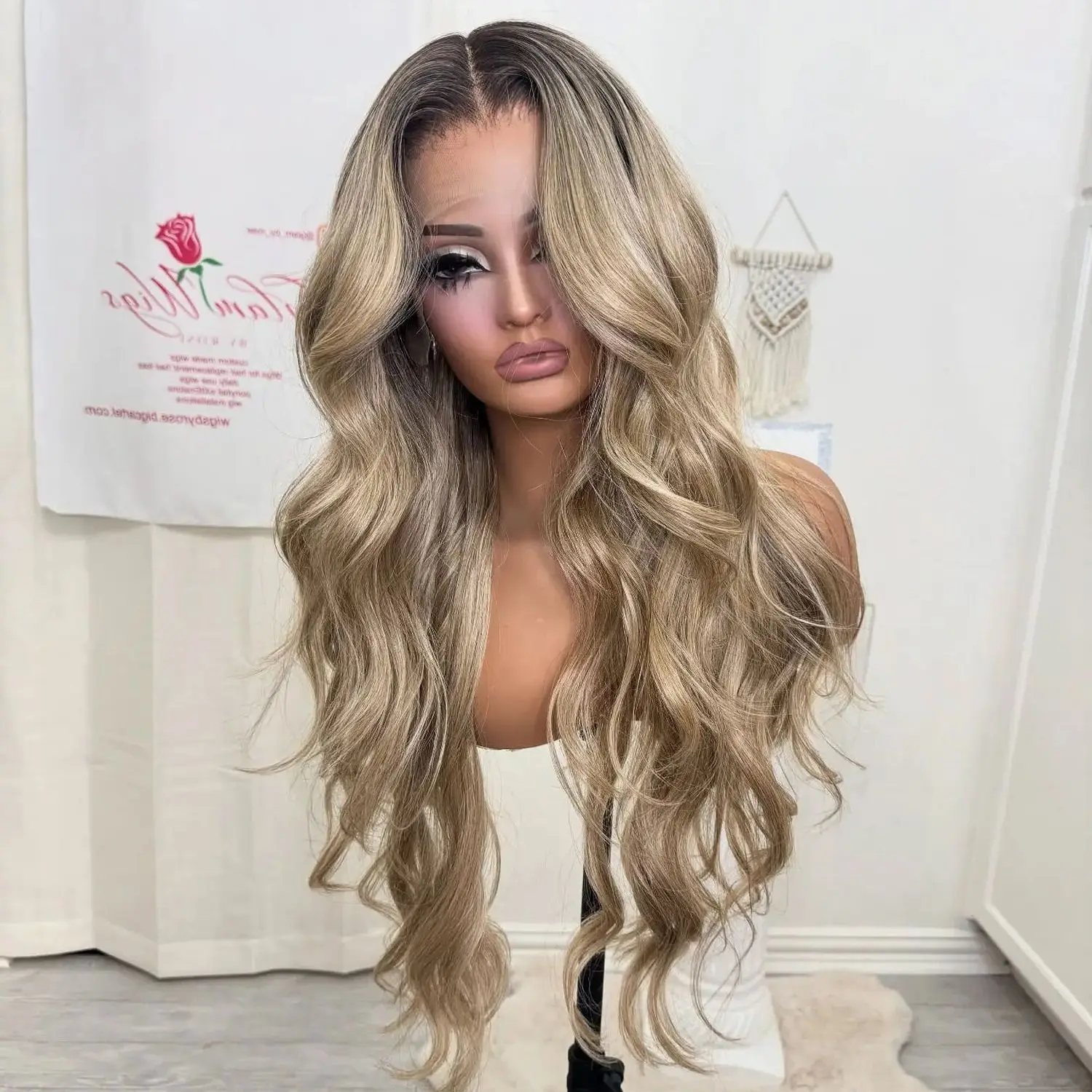 

13x4 Ombre Каштаново-коричневый мелирование HD Синтетический кружевной фронтальный парик Высокое качество Реалистичный вид Предварительно выщипанные волосы Бесклеевые парики