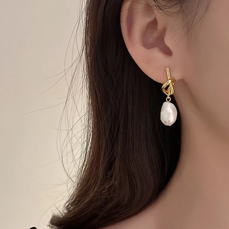 Neue Französisch Elegante Gold Farbe Bean Gespleißt Flache Perle Ohrringe für Koreanische Mode Schmuck Party frauen Süße Zubehör