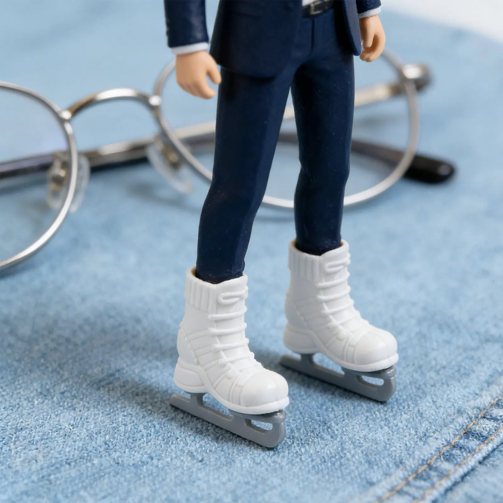 

10Pcs Miniature Roller Skates for Dollhouse Realistic White Skating Shoes Small Winter Sports Accessories Mini Furniture Decor