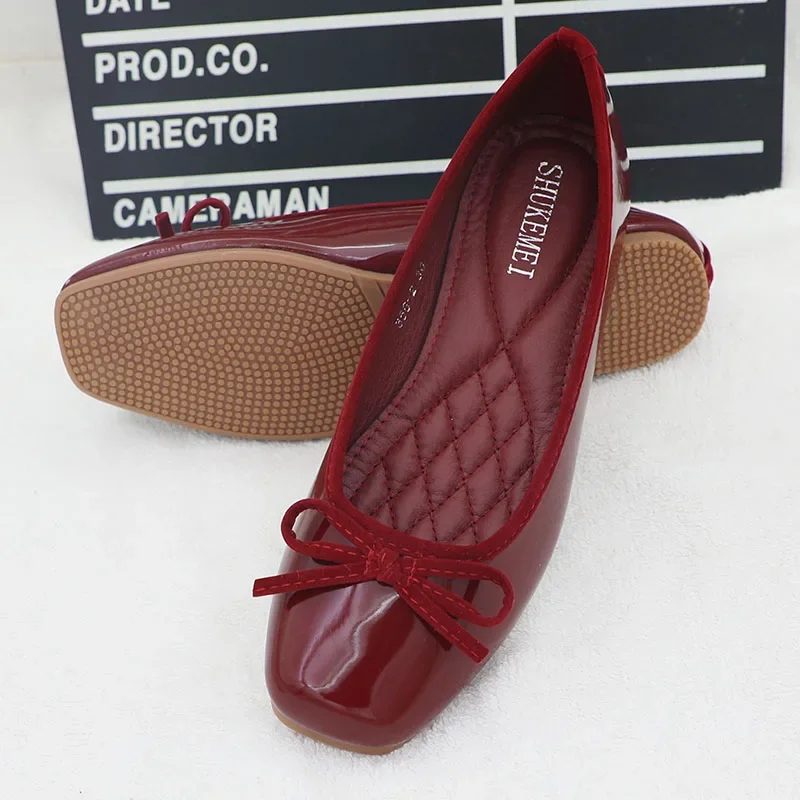 

Весна и осень 2024, новые лаковые кожаные туфли на плоской подошве с квадратной головкой и бантом, повседневная и универсальная женская обувь с неглубоким носком