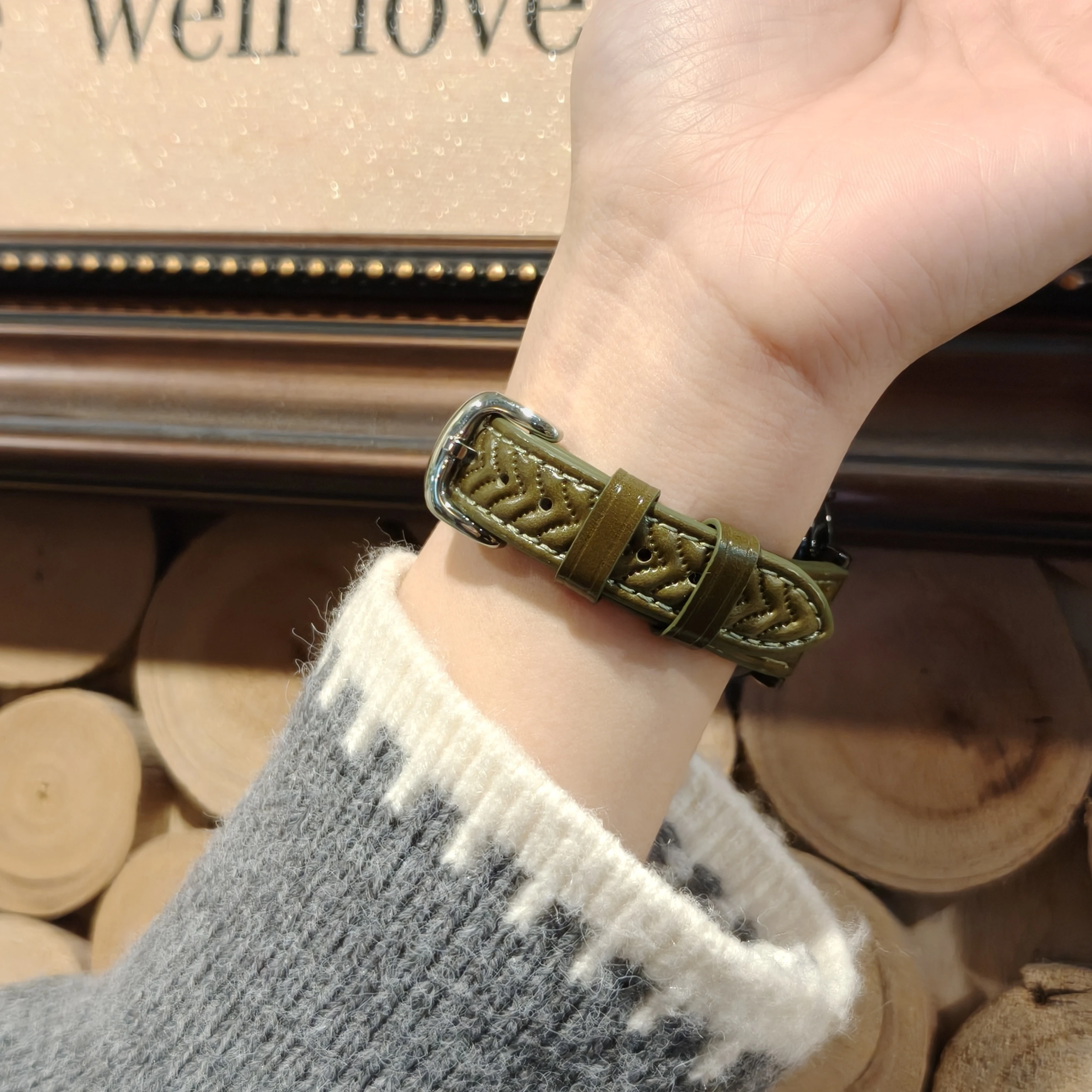 Bracelet en cuir gaufré en forme de coeur, adapté aux bracelets multicolores Samsung Galaxy 18 mm/20 mm/22 mm, compatible avec Samsung Galaxy Watch 4/5/6 40 mm, bracelet de mode pour femme de style Chanel