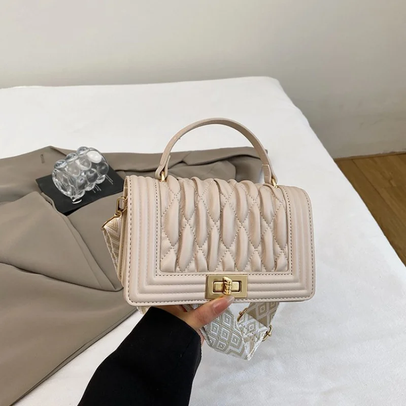 

Elegant Leather Messenger Bag Commuter Friendly Large Capacity Solid Color For Women Shopper