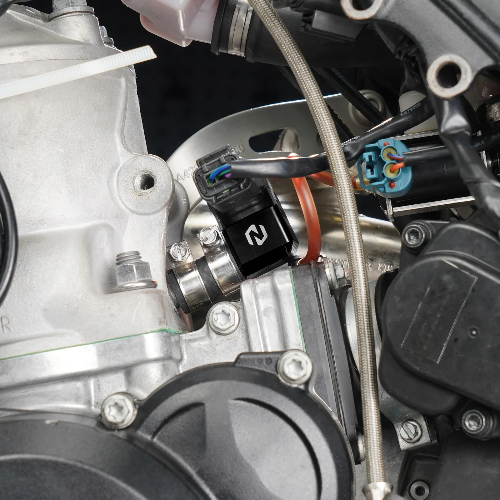 (EU LAGER) 2024 2025 2026 Für KTM EXC 300 EXC 250 TBI Kurbelgehäuse-Drucksensorhalterung Für Husqvarna TE 300 TE 250 GasGas EC 30 – Detail 9