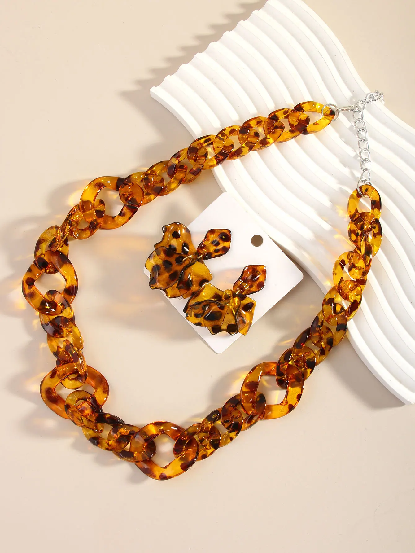 

3PCS Fashionable Trendy Collarbone Necklace Earring Jewelry Set for Women Acrylic Leopard Print Bow Sweater Chains Gifts