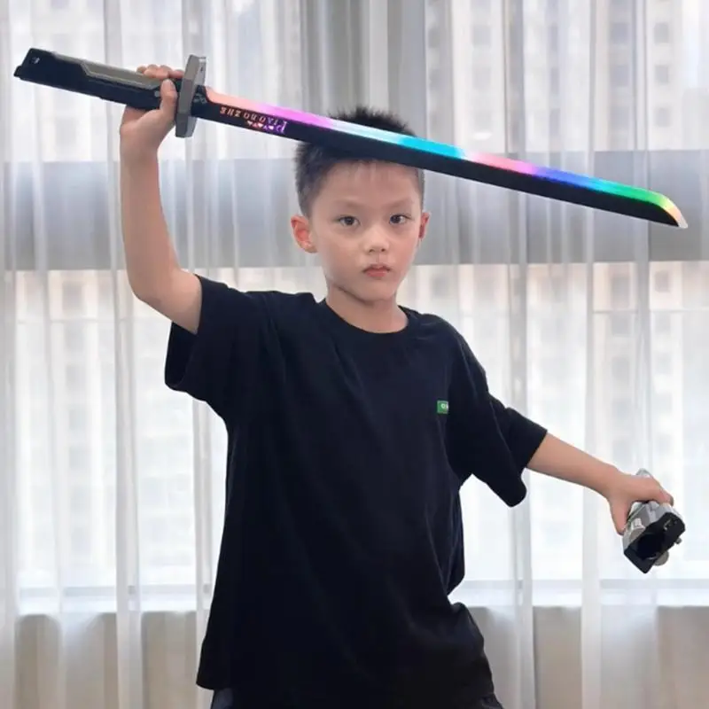 Giocattolo per bambini con spade luce scintillante con effetti LED colorati e caratteristiche nebbia sonora per attività