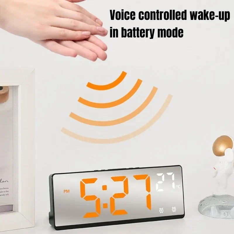 التحكم الصوتي منبه رقمي درجة الحرارة المزدوج إنذار غفوة سطح المكتب ساعة الطاولة الوضع الليلي 12/24H ساعة ليد ساعة مكتب على مدار الساعة