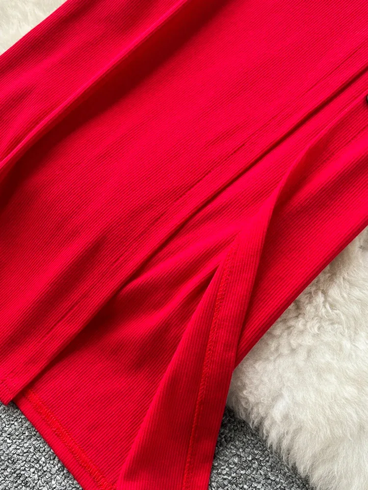 ชุดเซ็ต 2 ชิ้นสำหรับผู้หญิง สไตล์เซ็กซี่สำหรับฤดูร้อน เสื้อครอปแขนกุดคอวีสีพื้น และกระโปรงยาวผ่าข้างเอวสูงยืดหยุ่น