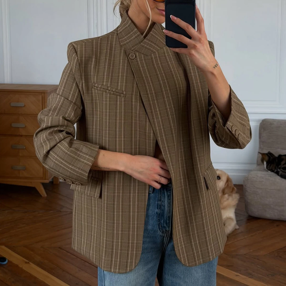 

Элегантный женский пиджак в клетку 2026 года: асимметричный, с воротником-стойкой, винтажный коричневый, для офиса, шикарная верхняя одежда