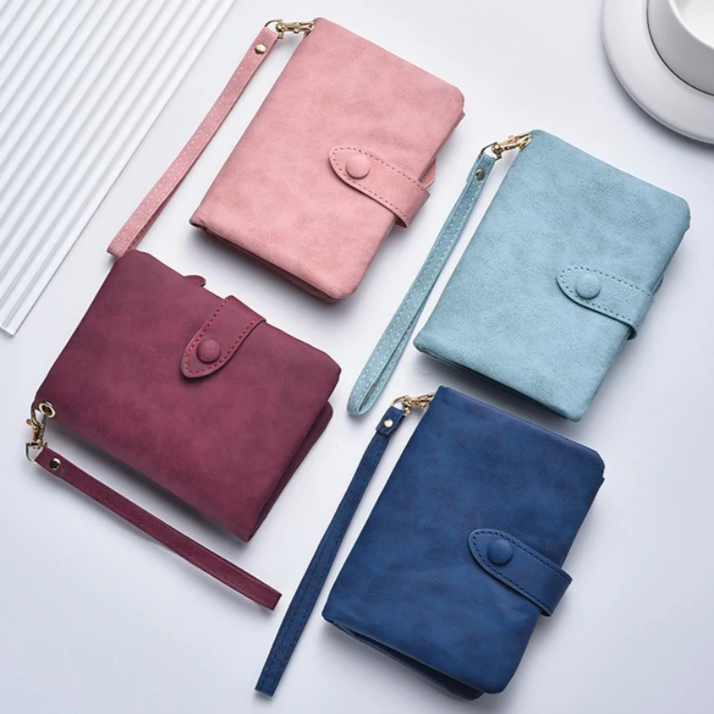 

Маленький кожаный кошелек для женщин с карманом для монет на молнии и держателем для карт