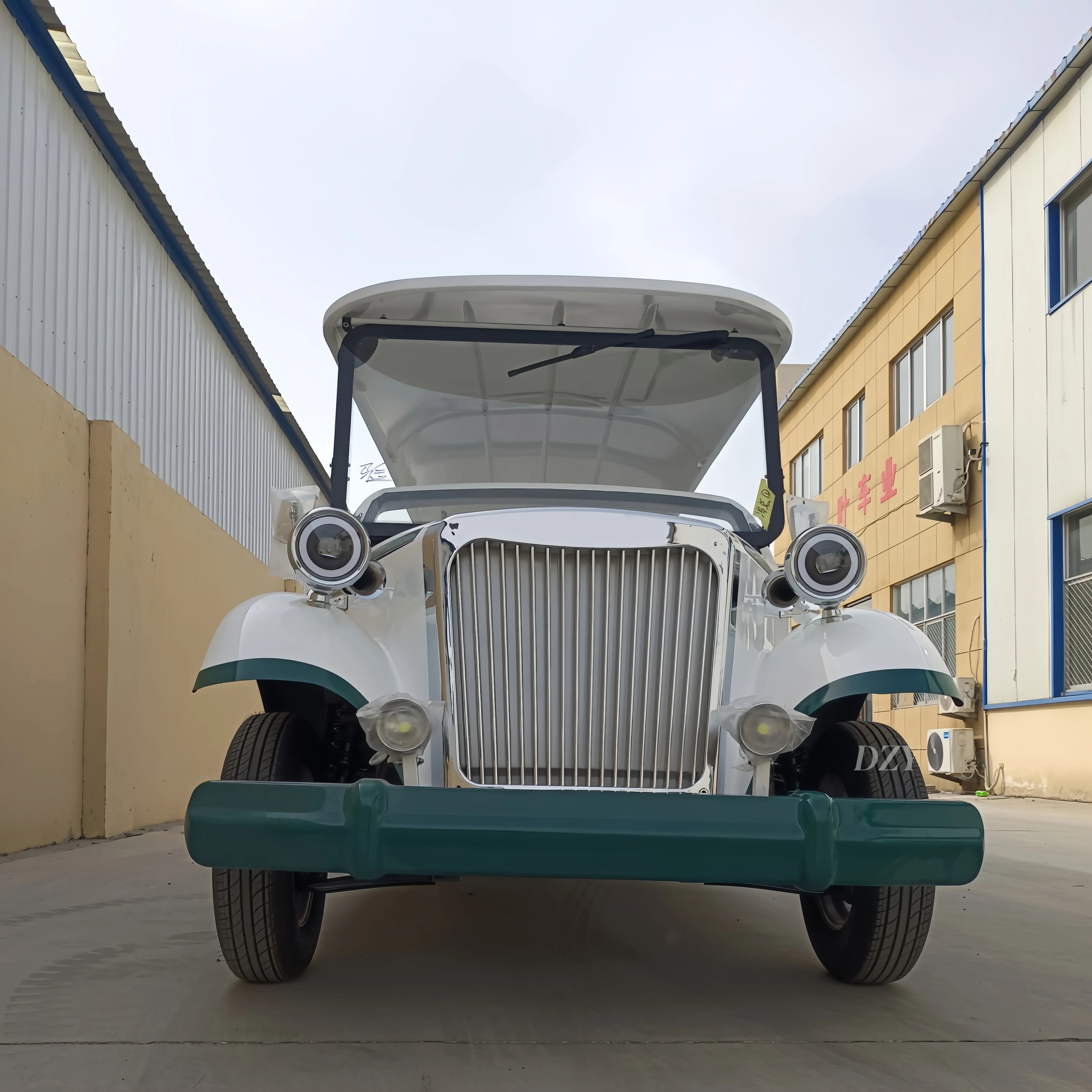 Factory direct sales reception car, new energy tourism classic sightseeing car, long-lasting lithium battery