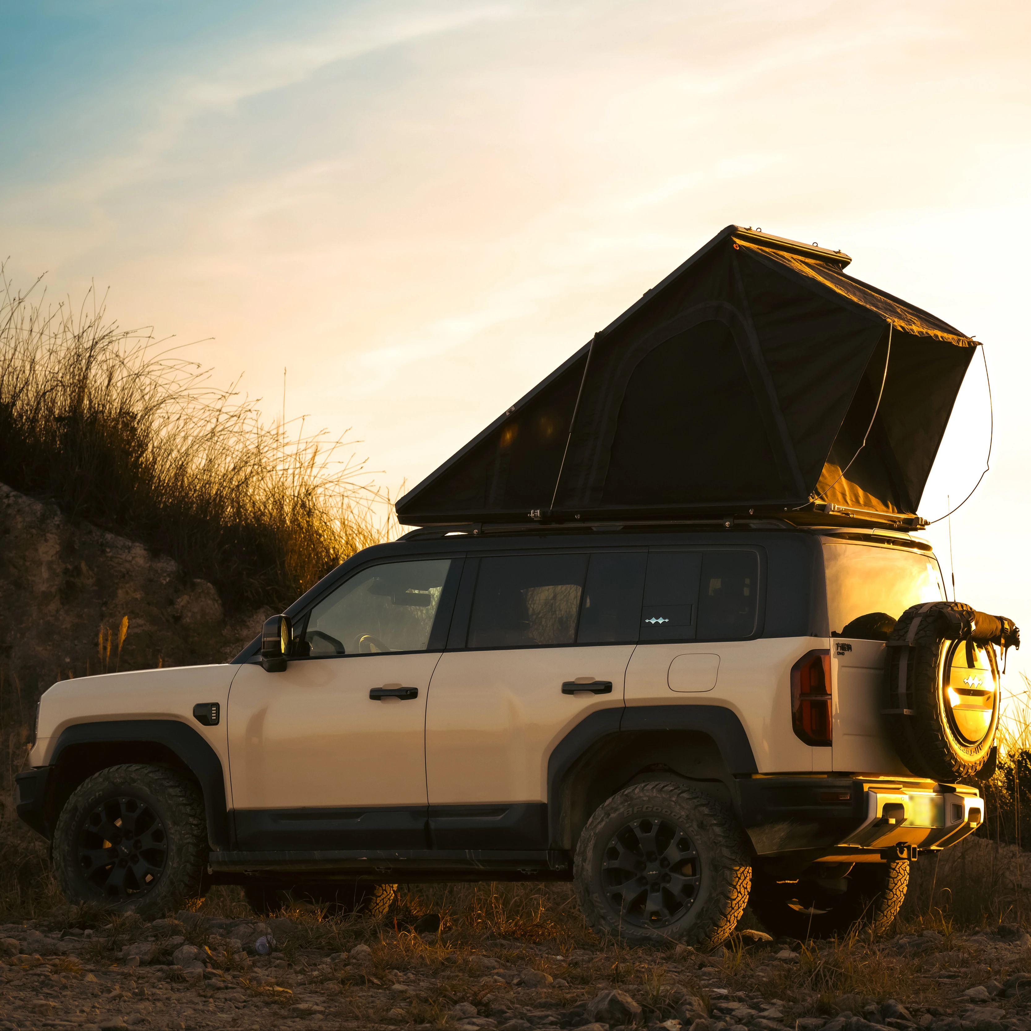 

9cm Roof Tent Anti-condensation Off-road Vehicle Triangle Hardtop Lightweight Roof Tent